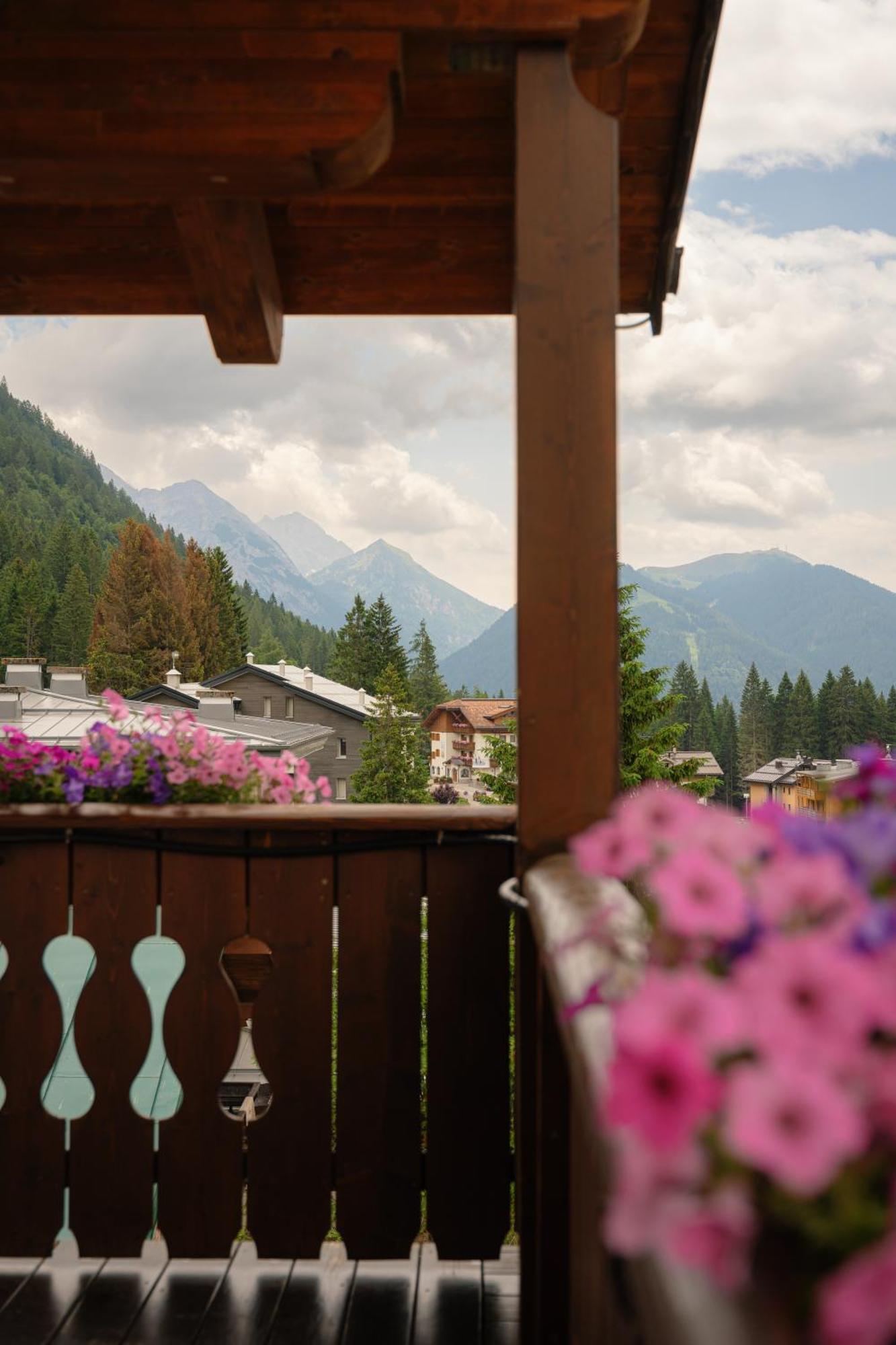 Hotel Villa Emma Madonna di Campiglio Exterior photo
